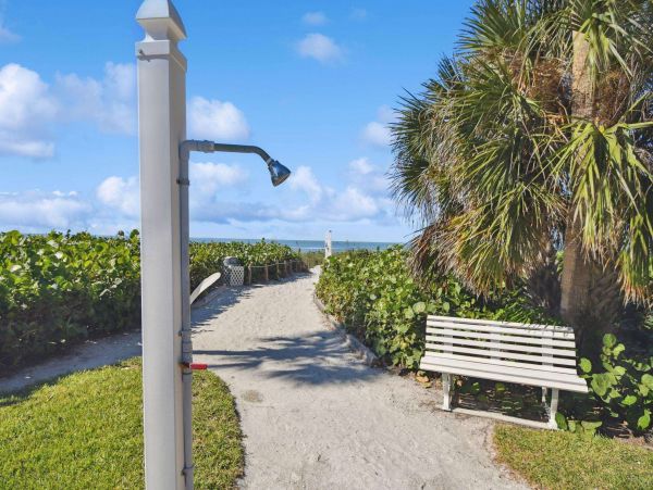 Three Bedroom Luxury Condo on the beach