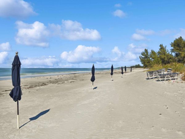 Three Bedroom Luxury Condo on the beach