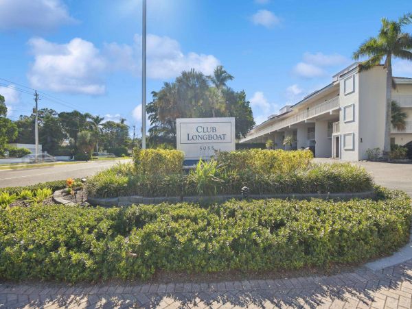 Three Bedroom Luxury Condo on the beach