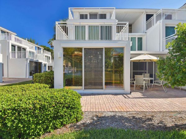 Three Bedroom Luxury Condo on the beach