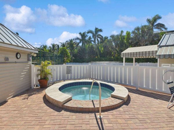 Three Bedroom Luxury Condo on the beach