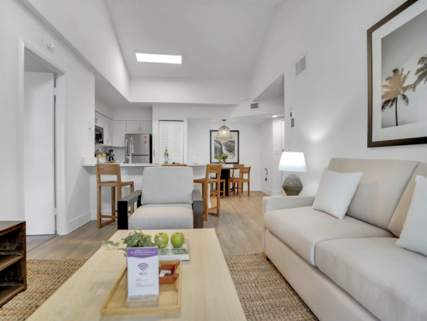 Spacious Modern 2-BD Apartment in Dania Beach with Shared Pool, Gym & Grills