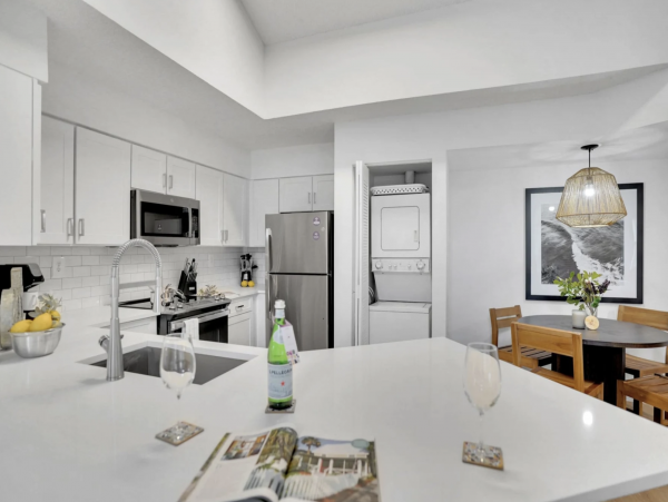 Spacious Modern 2-BD Apartment in Dania Beach with Shared Pool, Gym & Grills