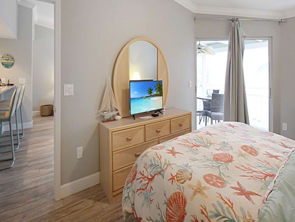 Beautiful 2nd Floor 2 Bedroom Condo on the Enchanting Siesta Key