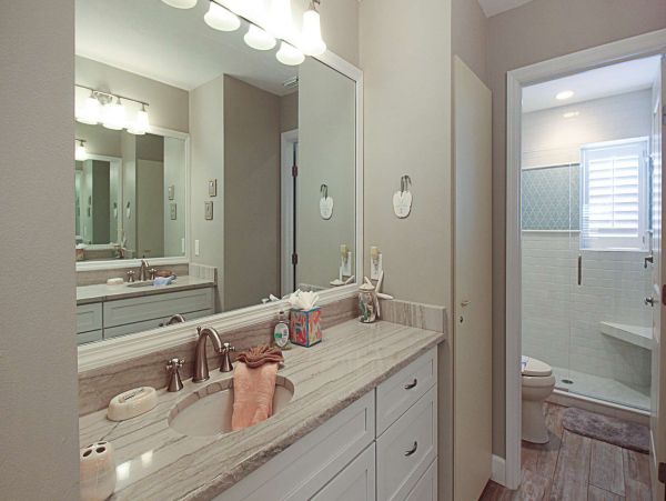 Beautiful 2nd Floor 2 Bedroom Condo on the Enchanting Siesta Key
