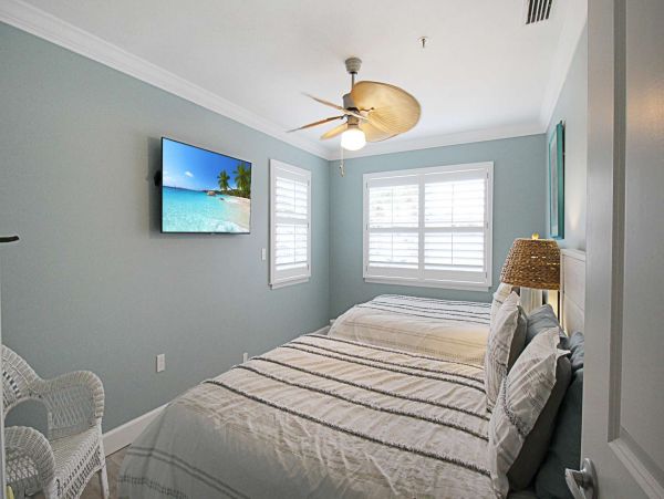 Beautiful 2nd Floor 2 Bedroom Condo on the Enchanting Siesta Key