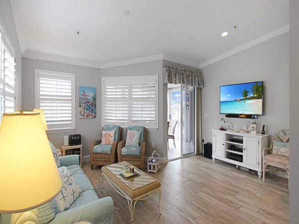 Beautiful 2nd Floor 2 Bedroom Condo on the Enchanting Siesta Key