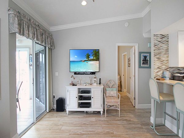 Beautiful 2nd Floor 2 Bedroom Condo on the Enchanting Siesta Key