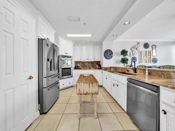 Large Beachfront Balcony 3-BD Gulf Front Pool Condo in Panama City Beach