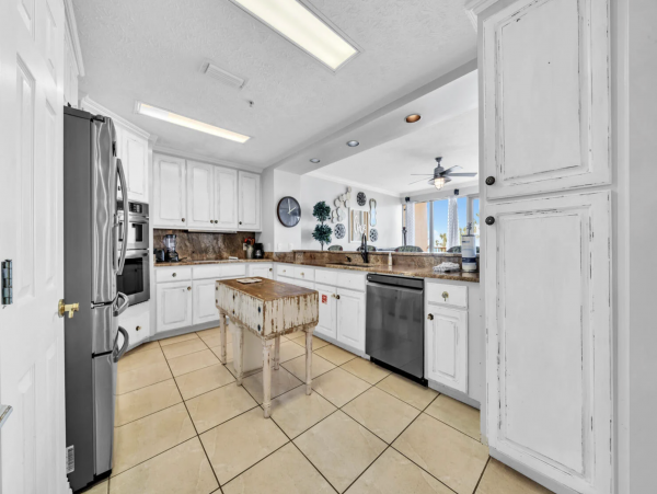 Large Beachfront Balcony 3-BD Gulf Front Pool Condo in Panama City Beach