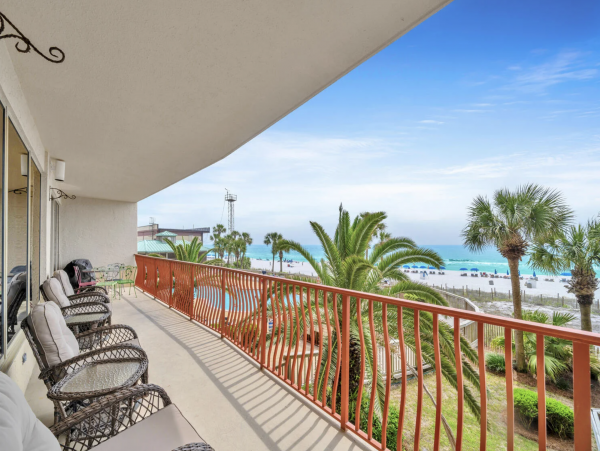 Large Beachfront Balcony 3-BD Gulf Front Pool Condo in Panama City Beach