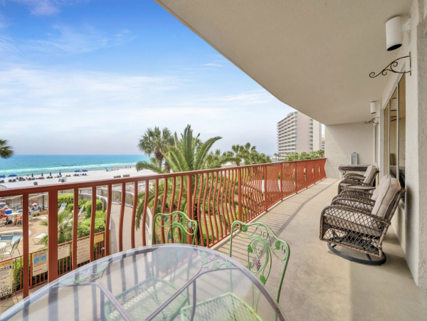 Large Beachfront Balcony 3-BD Gulf Front Pool Condo in Panama City Beach