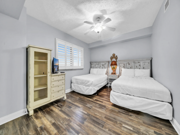 Large Beachfront Balcony 3-BD Gulf Front Pool Condo in Panama City Beach