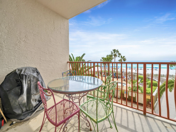 Large Beachfront Balcony 3-BD Gulf Front Pool Condo in Panama City Beach
