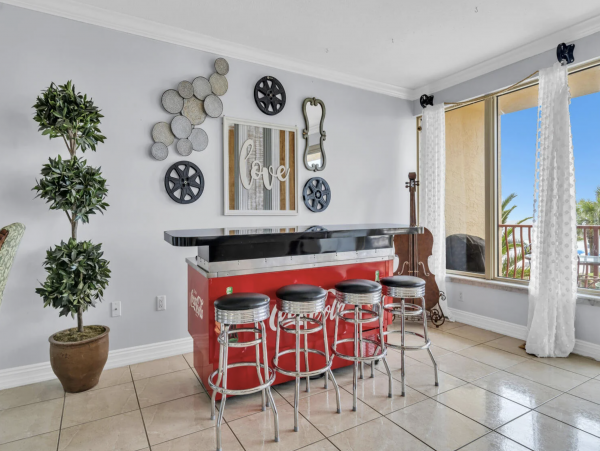 Large Beachfront Balcony 3-BD Gulf Front Pool Condo in Panama City Beach