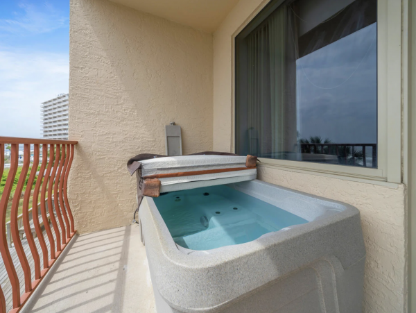 Large Beachfront Balcony 3-BD Gulf Front Pool Condo in Panama City Beach
