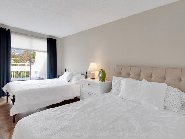 Holmes Beach Vacation Home 3 Bedroom, Pool & Beach Access