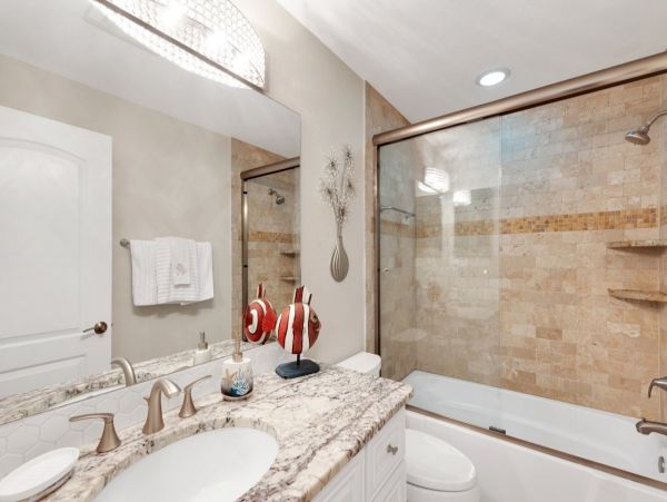 Holmes Beach Vacation Home 3 Bedroom, Pool & Beach Access
