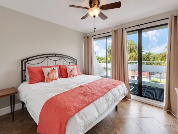 Holmes Beach Vacation Home 3 Bedroom, Pool & Beach Access