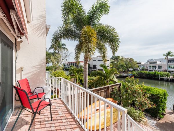 Holmes Beach Vacation Home 3 Bedroom, Pool & Beach Access
