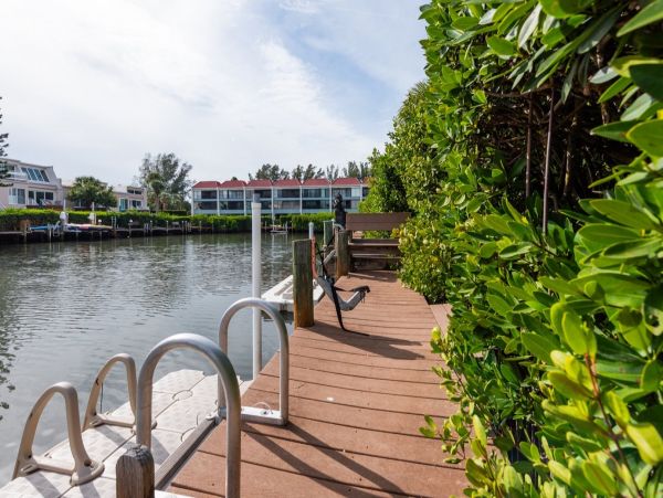 Holmes Beach Vacation Home 3 Bedroom, Pool & Beach Access