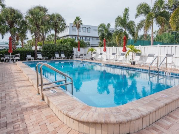 Holmes Beach Vacation Home 3 Bedroom, Pool & Beach Access
