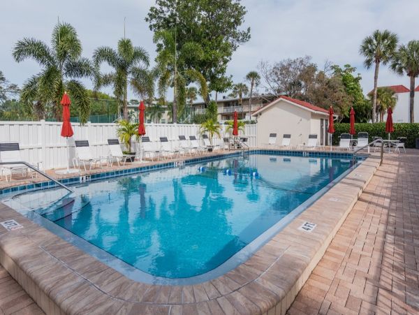 Holmes Beach Vacation Home 3 Bedroom, Pool & Beach Access