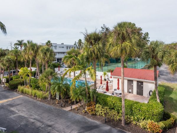 Holmes Beach Vacation Home 3 Bedroom, Pool & Beach Access