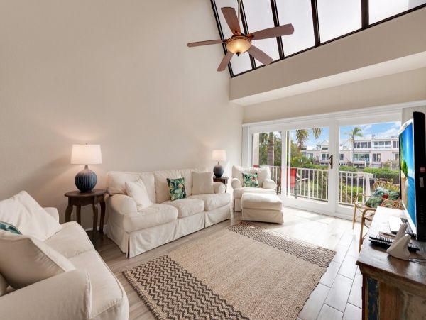 Holmes Beach Vacation Home 3 Bedroom, Pool & Beach Access