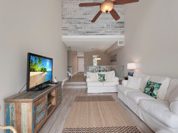 Holmes Beach Vacation Home 3 Bedroom, Pool & Beach Access