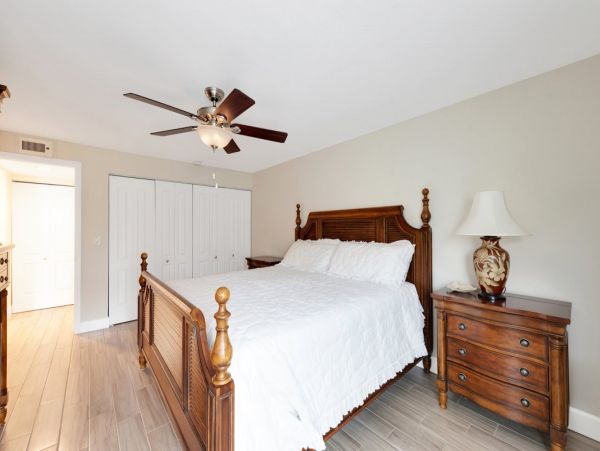 Holmes Beach Vacation Home 3 Bedroom, Pool & Beach Access