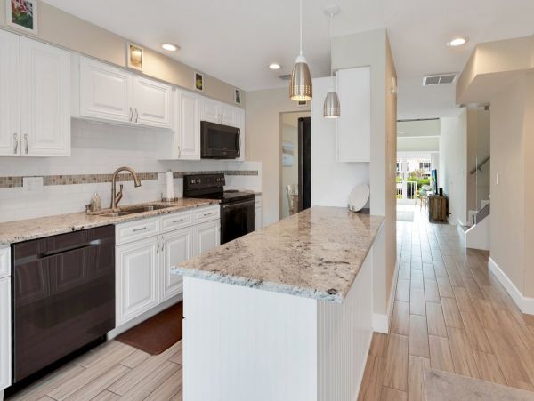 Holmes Beach Vacation Home 3 Bedroom, Pool & Beach Access