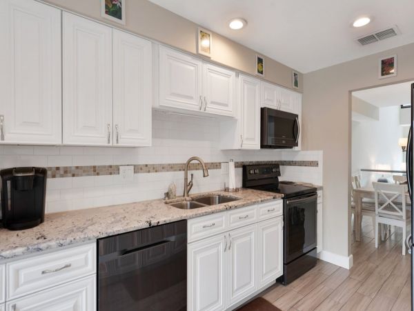 Holmes Beach Vacation Home 3 Bedroom, Pool & Beach Access