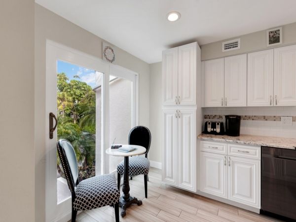 Holmes Beach Vacation Home 3 Bedroom, Pool & Beach Access
