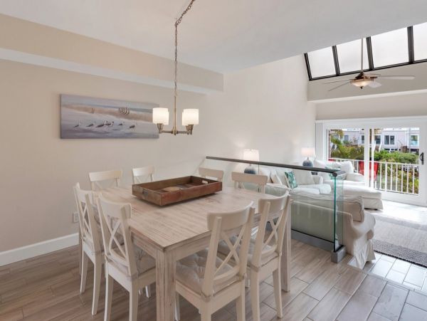 Holmes Beach Vacation Home 3 Bedroom, Pool & Beach Access
