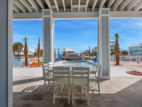 Waterfront Five Bedroom Vacation Rental Home in Navarre Beach