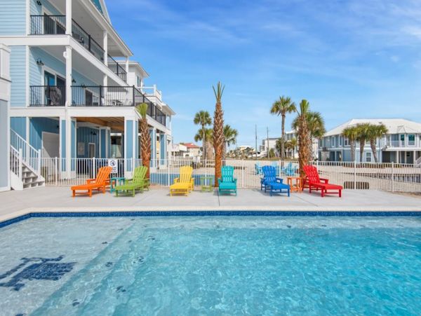 Waterfront Five Bedroom Vacation Rental Home in Navarre Beach