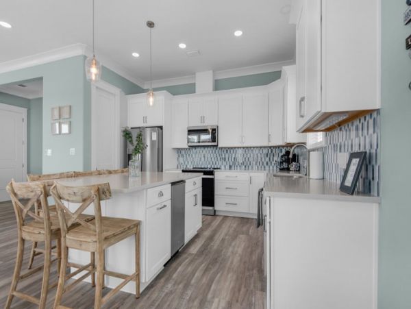 Waterfront Five Bedroom Vacation Rental Home in Navarre Beach