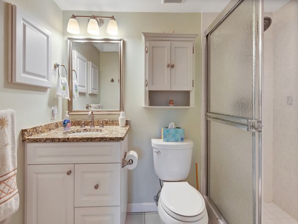Holmes Beach Condo: Bay Views, Heated Pool & Near Beach