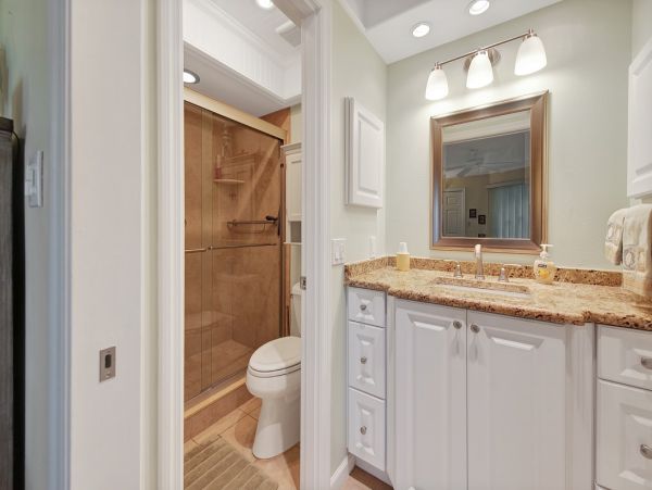 Holmes Beach Condo: Bay Views, Heated Pool & Near Beach