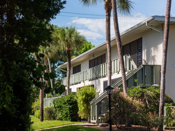 Holmes Beach Condo: Bay Views, Heated Pool & Near Beach