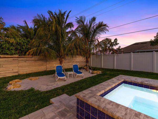 Cape Coral Vacation Home Seven Bedroom