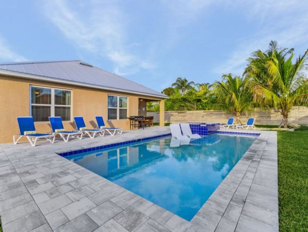Cape Coral Vacation Home Seven Bedroom