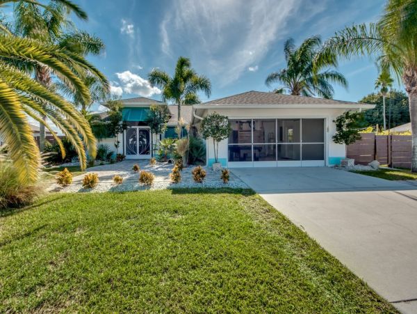 Cape Coral Vacation Home Seven Bedroom