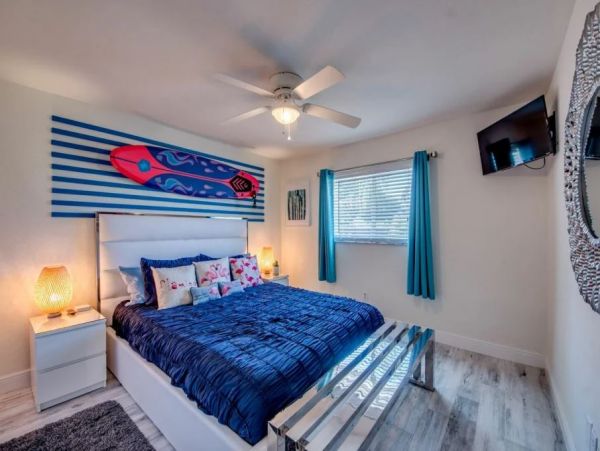 Cape Coral Vacation Home Seven Bedroom