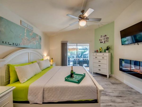 Cape Coral Vacation Home Seven Bedroom