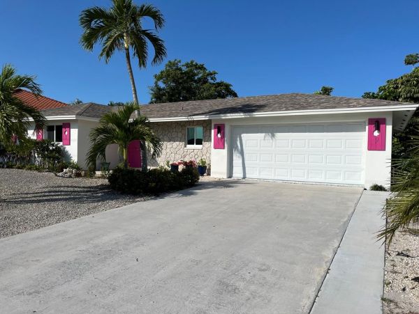 Walk to Beach Three Bedroom Vacation Home in Marco Island