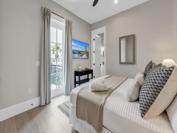 Bradenton Beach Vacation Rental with 8 Bedrooms & Bay views