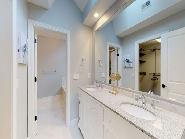 Hilton Head 5 Bedroom Vacation Home with Lagoon View