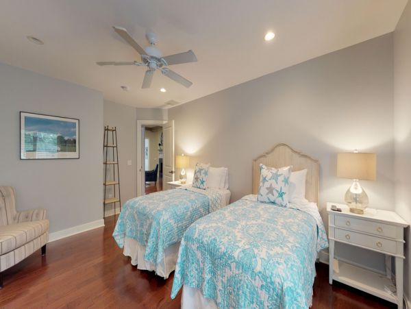 Hilton Head 5 Bedroom Vacation Home with Lagoon View